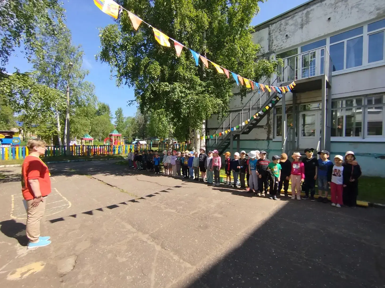 10 июня 2026 года в детском саду прошел физкультурно-патриотический праздник ко Дню России, с целью 