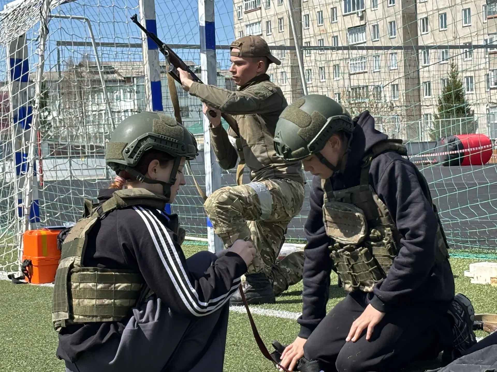Зарница проходит успешно. 
·Сейчас проходит испытание медиков, наши ребята очень стараются!