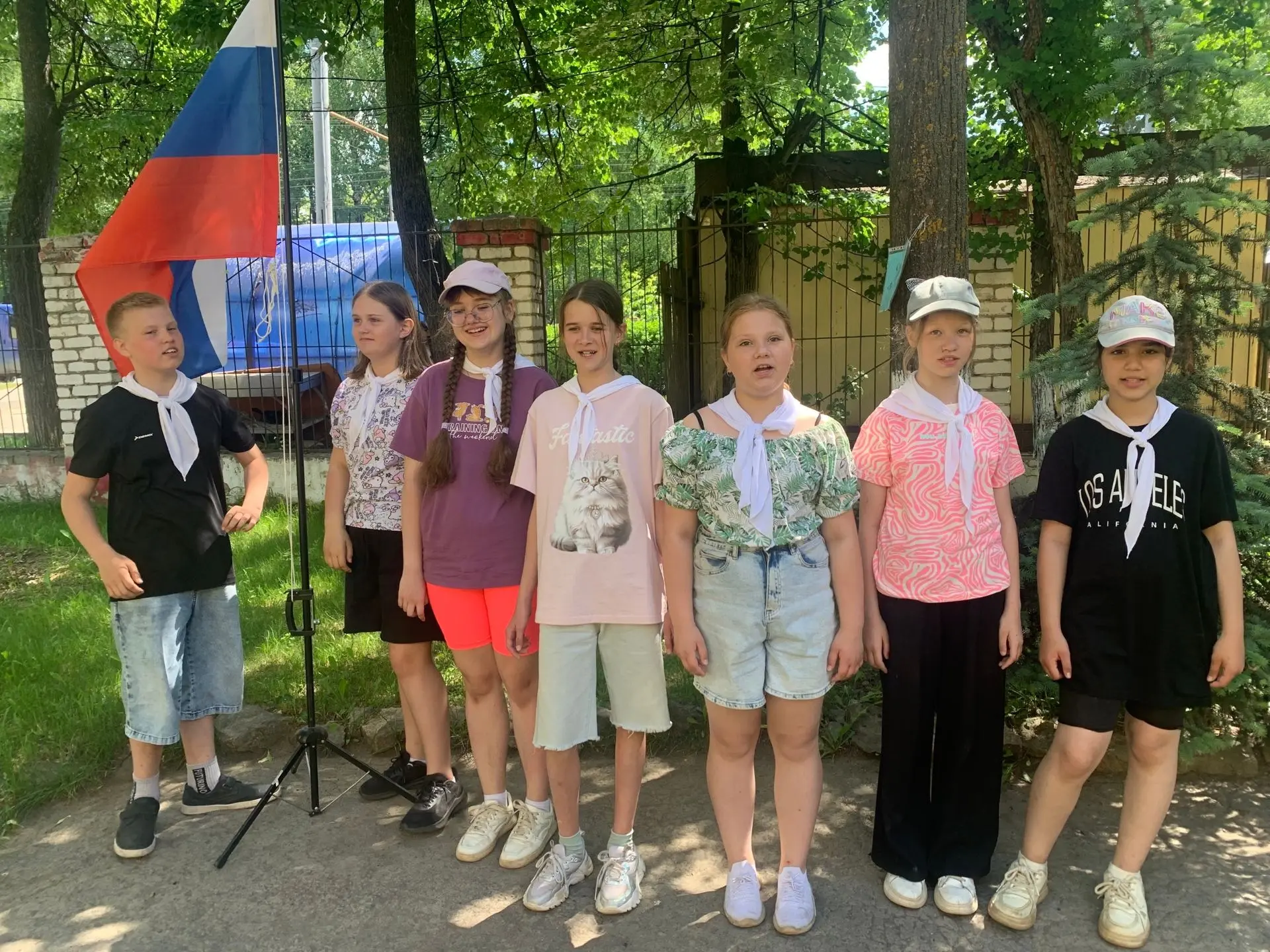 «Зарница» в лагере «Лесная тропинка»: юные патриоты отметили День России!
11 июня 2026 года в лагере