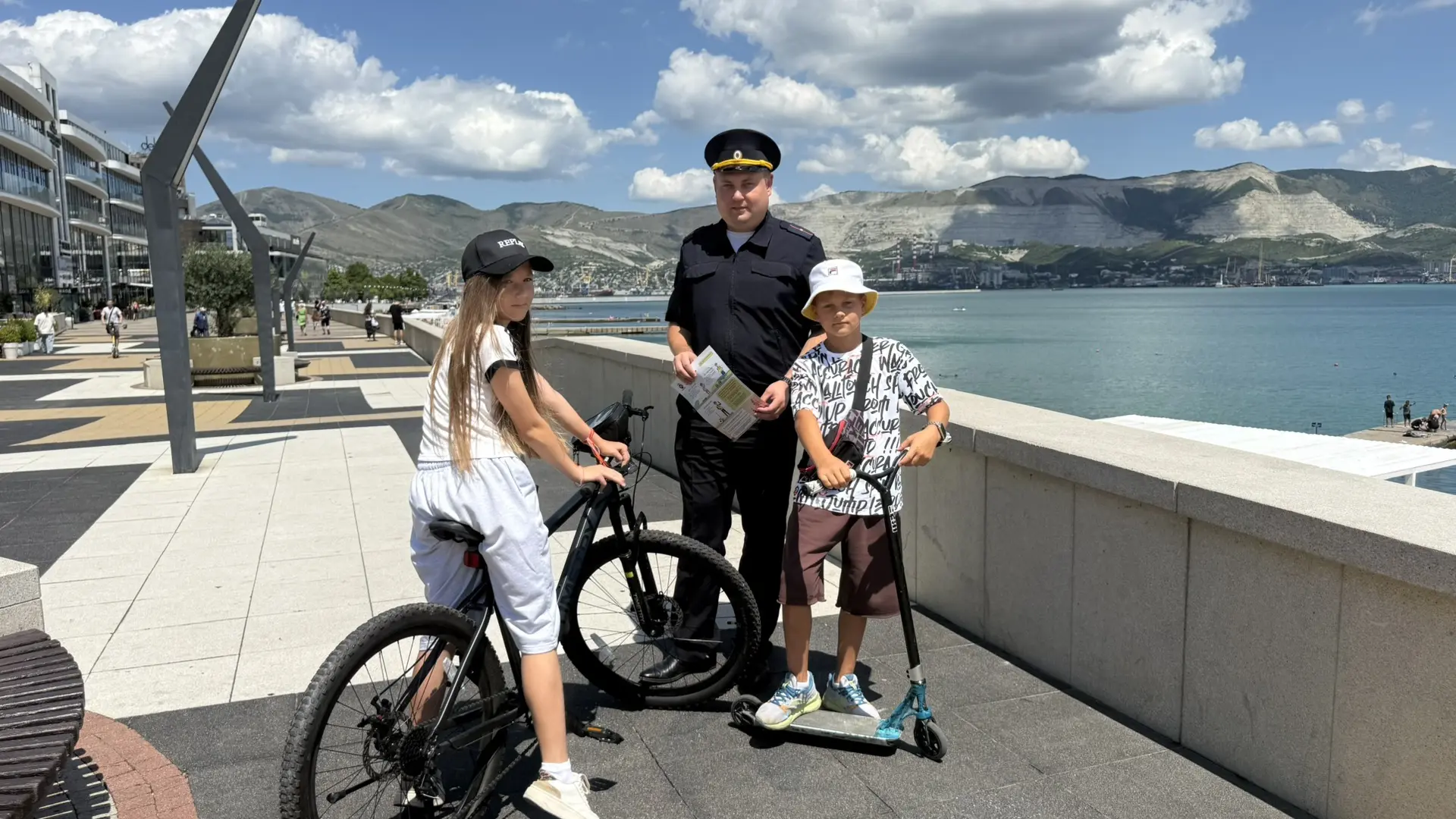 👮‍♂️Сотрудники Госавтоинспекции города Новороссийска провели профилактические беседы по безопасному