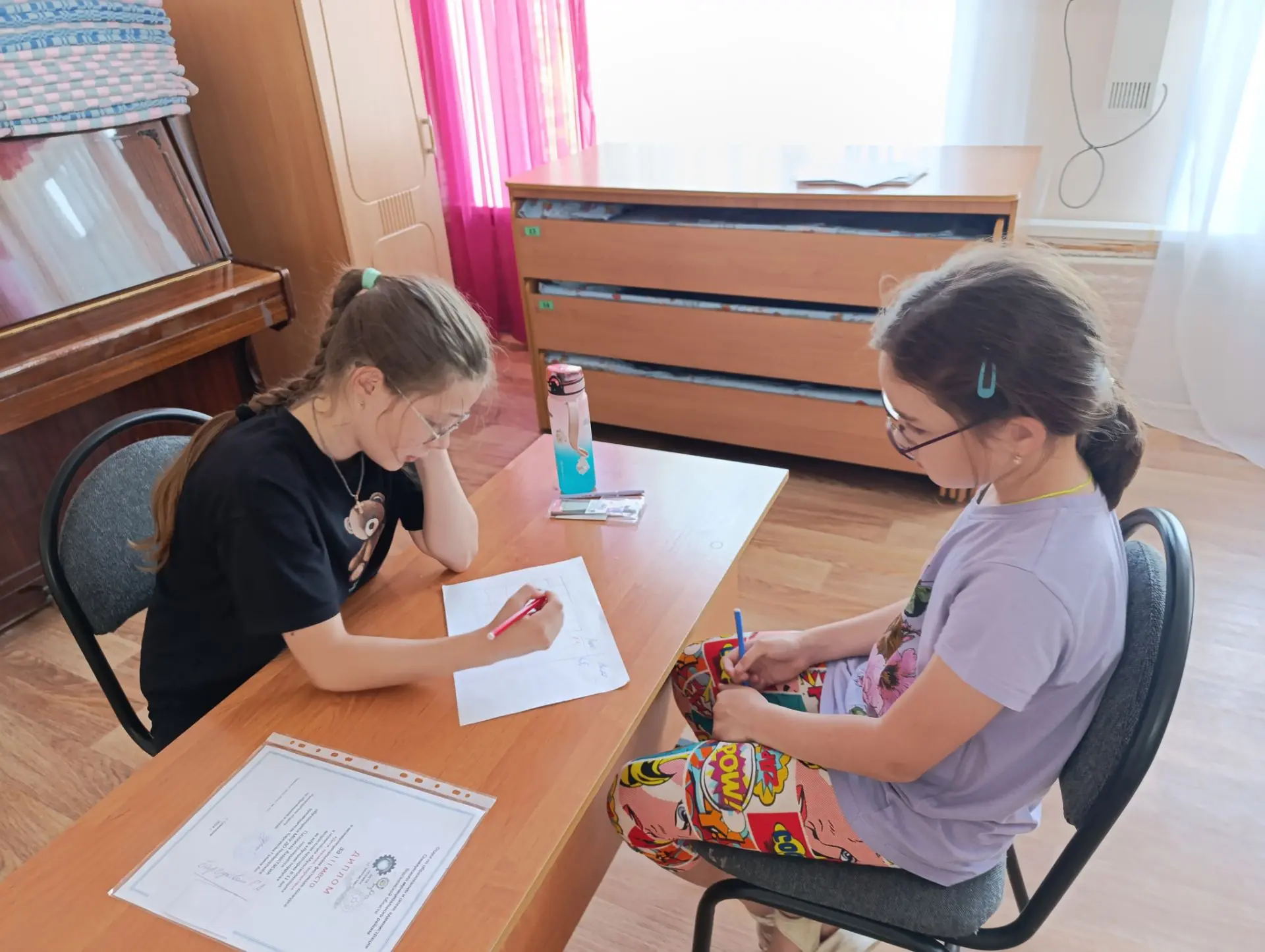 Одна из популярных настольных игр в "Родничке" -"Балда". Это, когда к имеющимся буквам  добавляют ещ