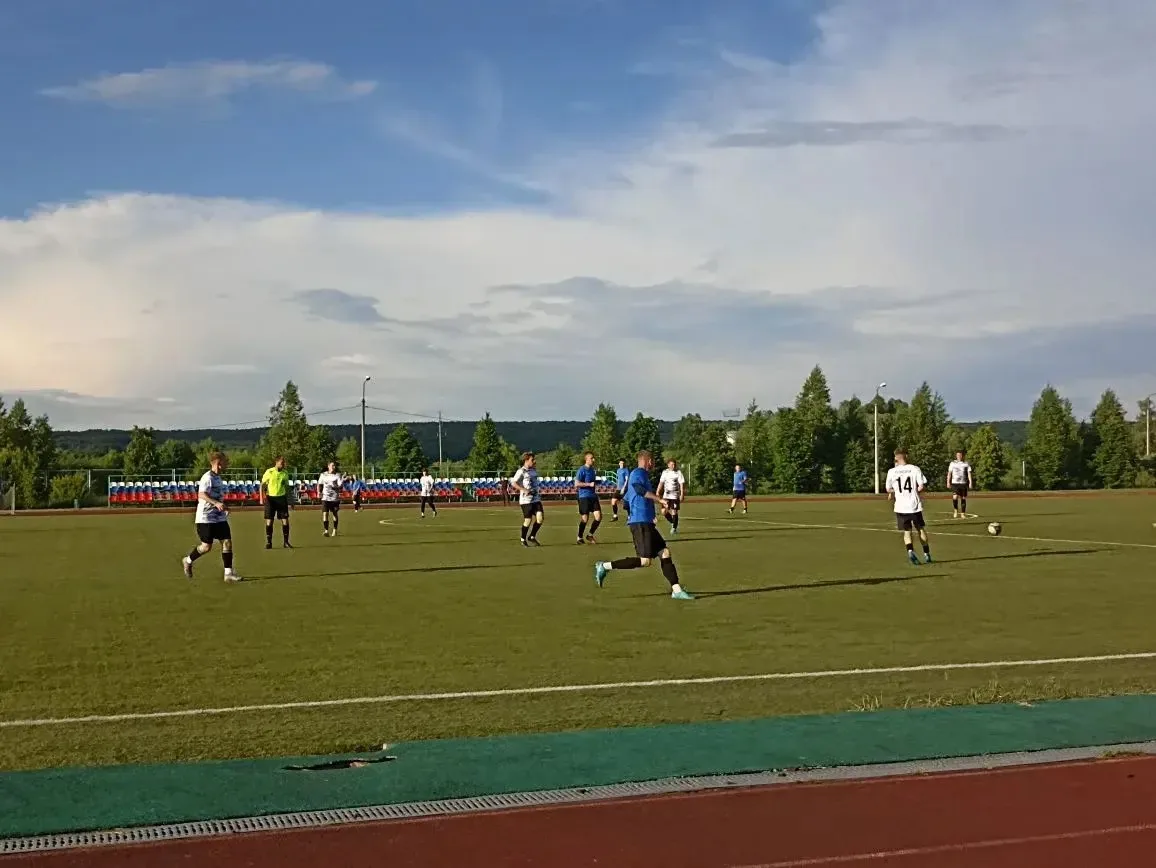 ⚽ ФУТБОЛЬНЫЙ ДЕНЬ В ИНСАРЕ. Главное событие дня матч ГК Пикаев : Зрелище и борьба.

   Кульминацией 