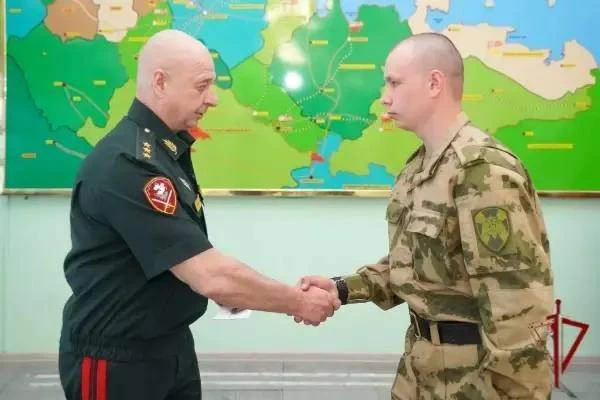 Росгвардия показала кадры сбития дронов и наградила бойцов

Призывники отразили атаки 3 и 6 июня. Бо