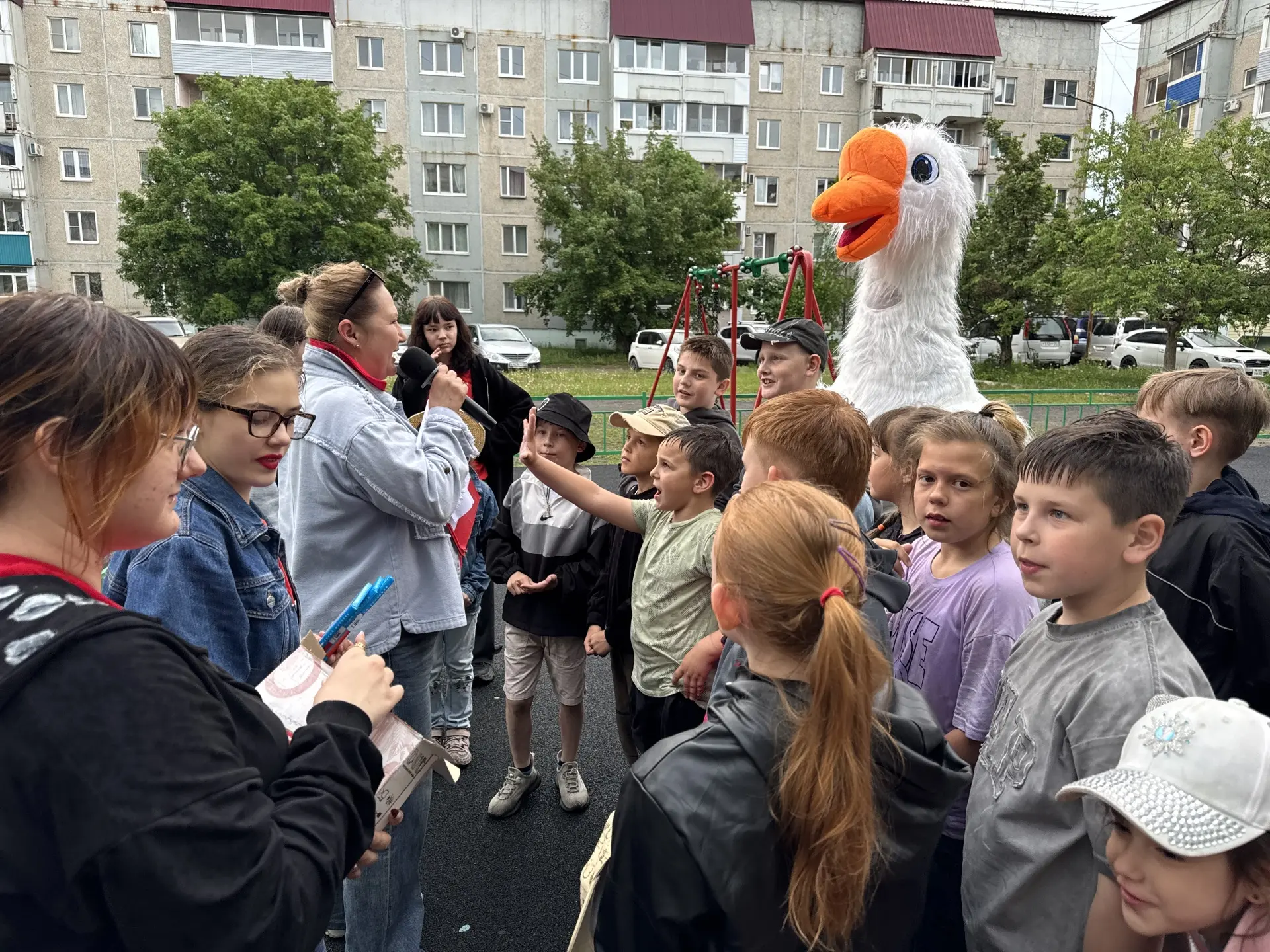 🏡 Соседи — как одна семья: в Лучегорске отпраздновали Международный День соседей

Во дворе дома №16