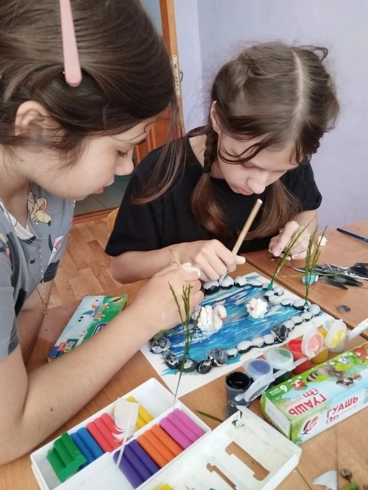 Под руководством воспитателя дети создавали поделки из природного материала.

Такая деятельность не 