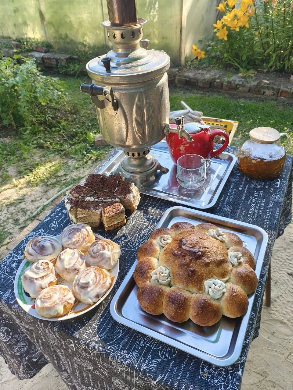 Не ИИ, а самая настоящая жИИзнь! 😍

Фото ученицы Татьяны из чата:

«У нас воскресная традиция - сам