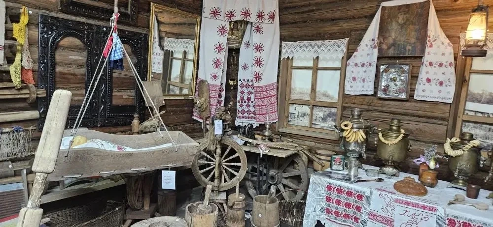 Активисты Движения Первых посетили краеведческий музей в посёлке Переяславке.
Ребята познакомились с