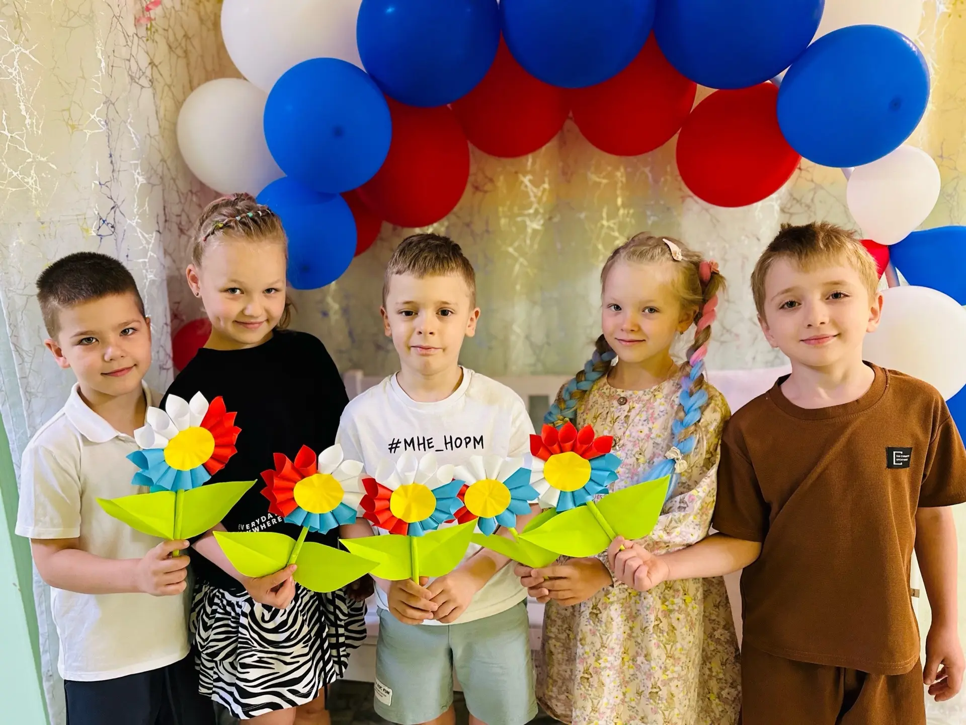 🎨 Когда дети творят вместе — получается настоящее волшебство! 💫

К празднику- Дню России ребята из