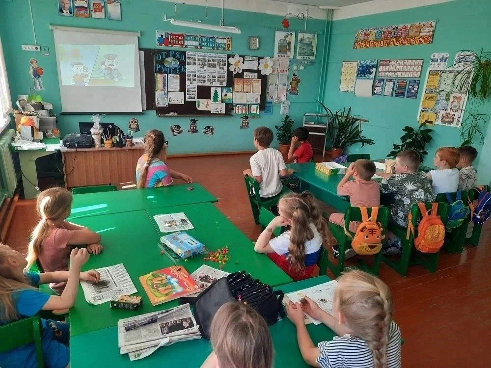 🇷🇺День Патриота в школьном лагере: насыщенный и по-настоящему тёплый!🇷🇺            
🤗 11 июня в
