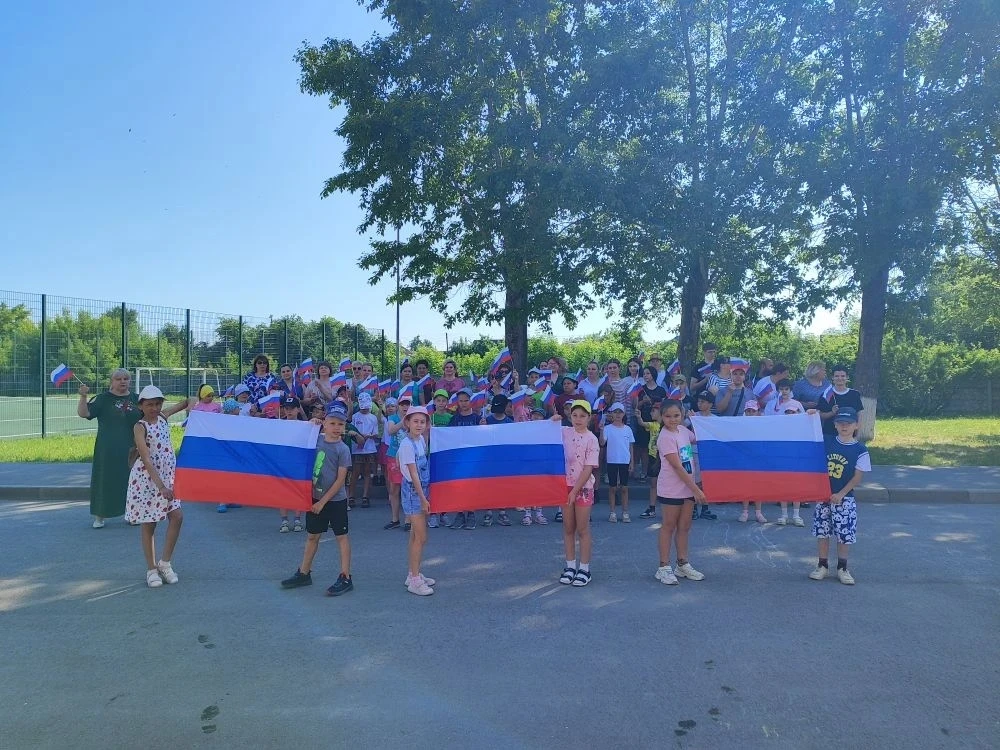 Поздравляем с нашим главным государственным праздником — Днём России!🇷🇺

Наша страна — это огромна