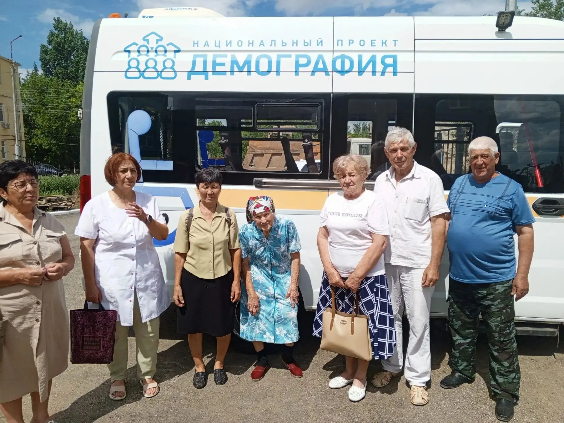 ✅Центр социального обслуживания населения Краснокутского района продолжает доставку граждан 65 лет и
