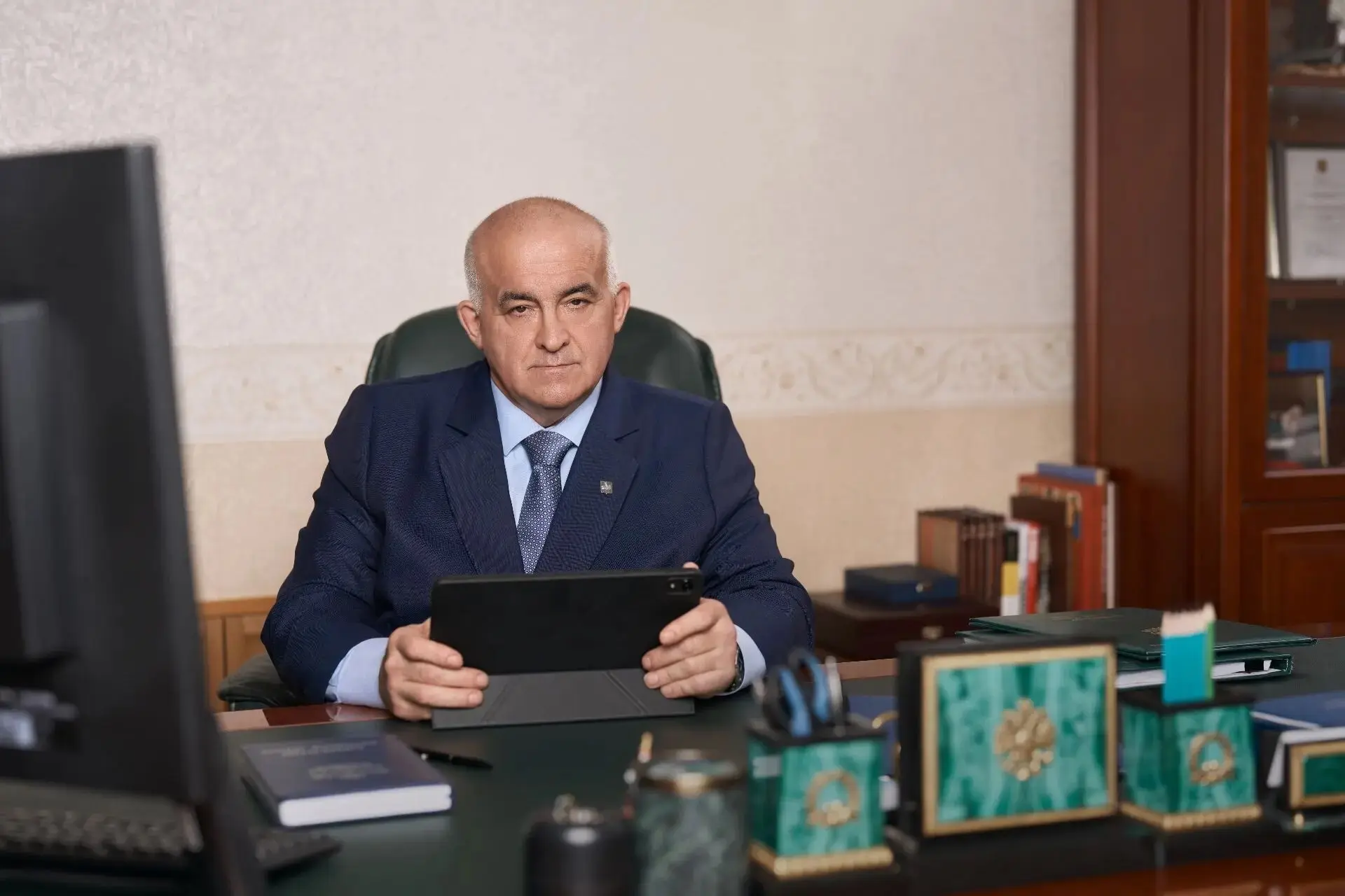 Здравствуйте, дорогие земляки.

Сегодня – День местного самоуправления. Профессиональный праздник те