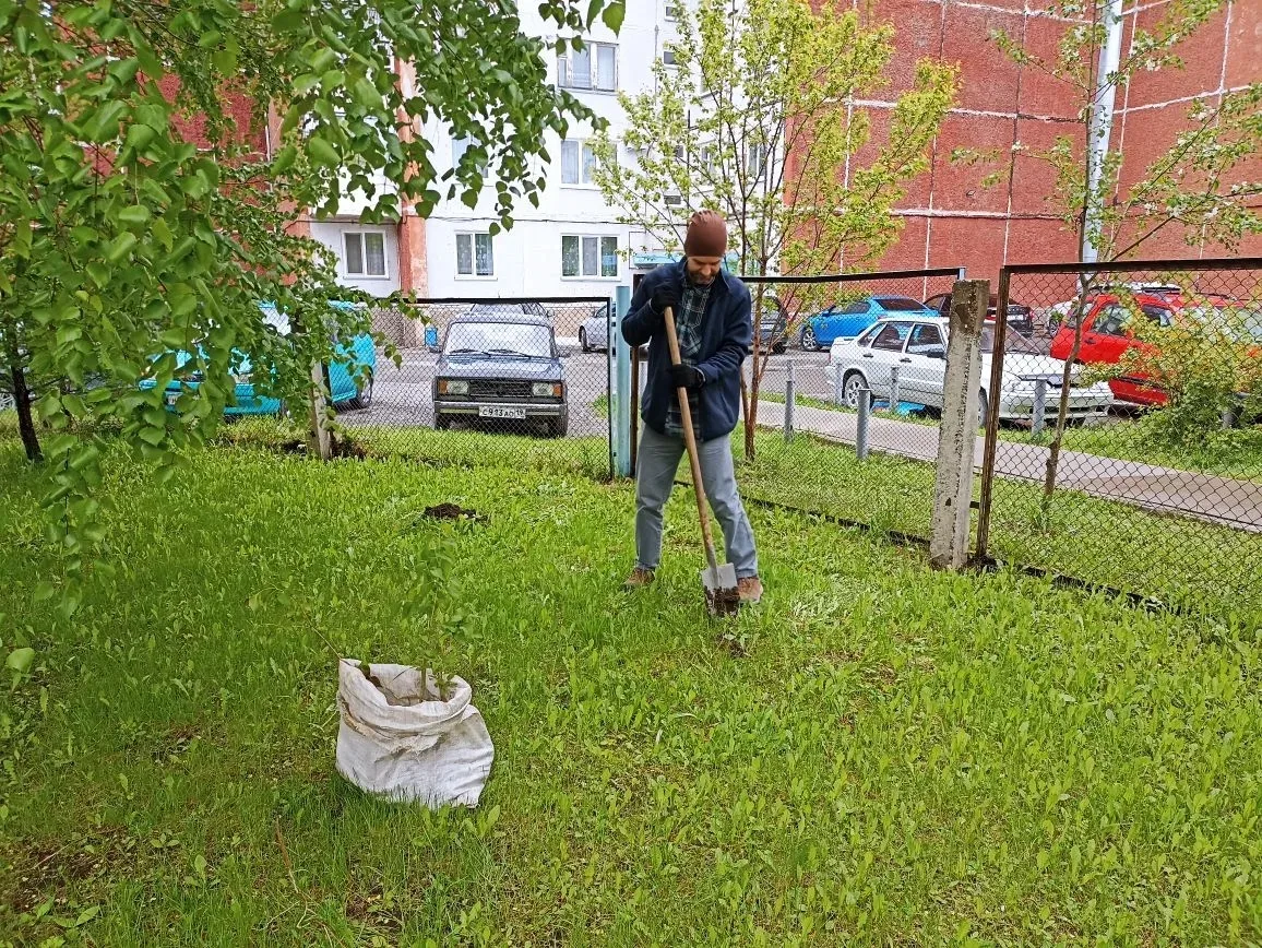 🤗Весёлый субботник прошёл 
сегодня в группе «Почемучка»! 
👦👧Наши выпускники и их 
родители потруд