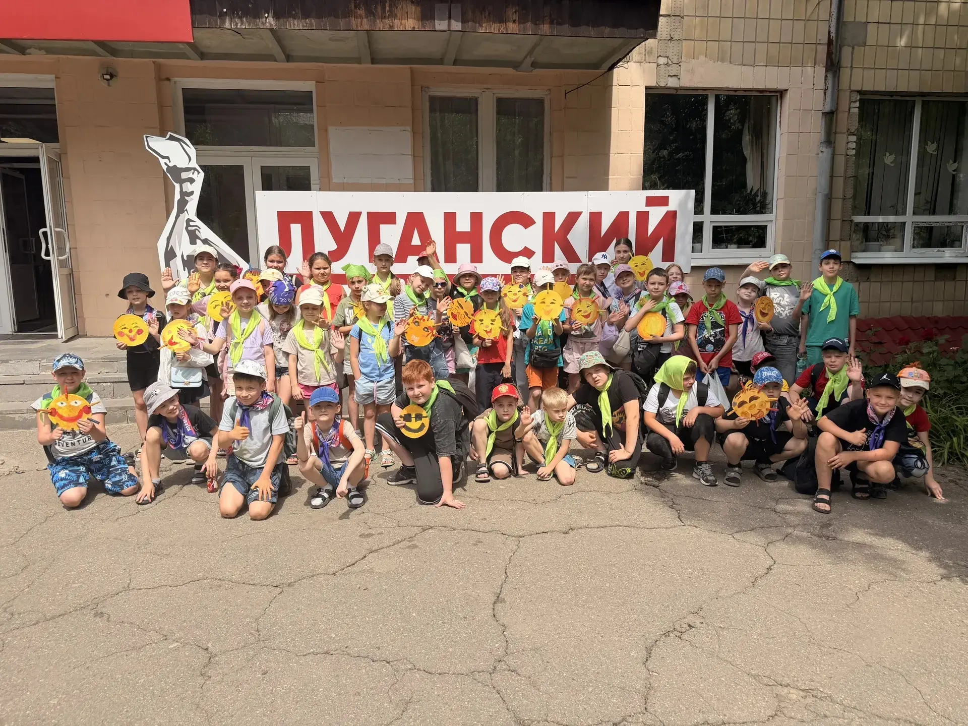 🌞 Солнечные деньки и творческие открытия на пришкольной площадке! 🌞

Сегодня был особенный, 12-й д