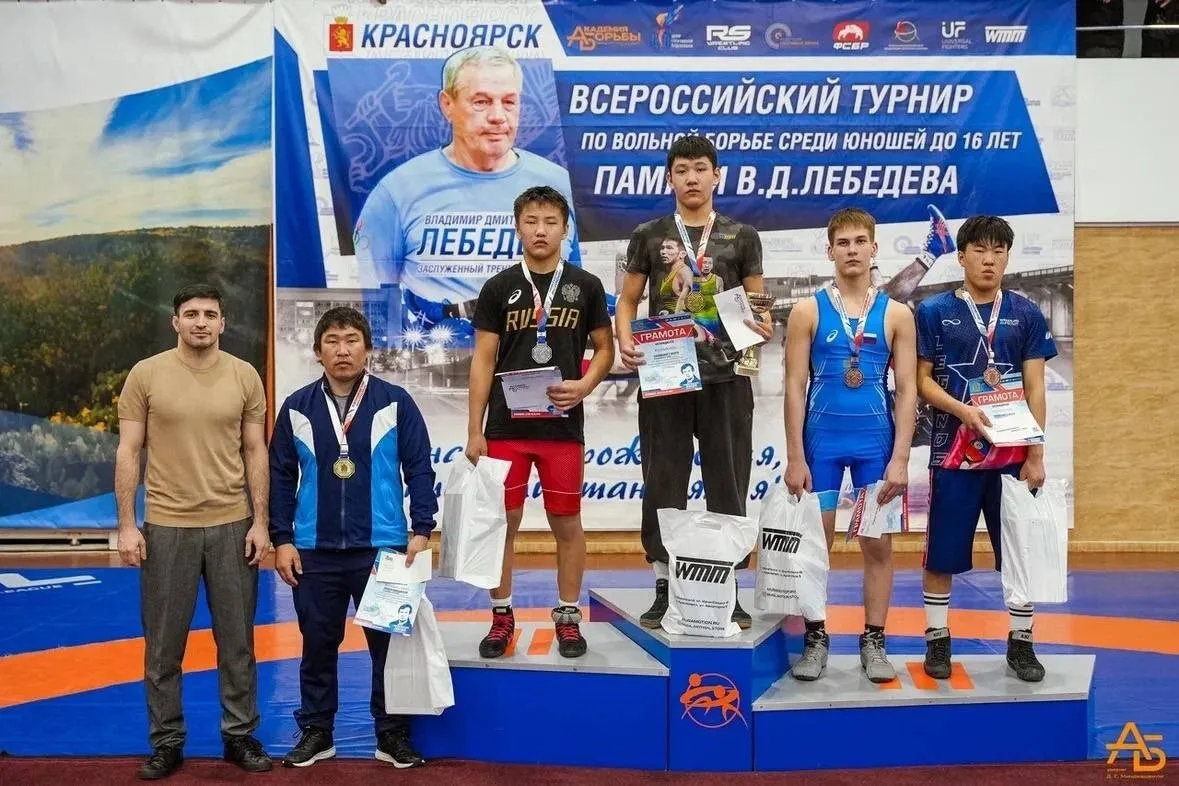 Спортсмены Прибайкалья выиграли три медали на всероссийских соревнованиях по вольной борьбе памяти В