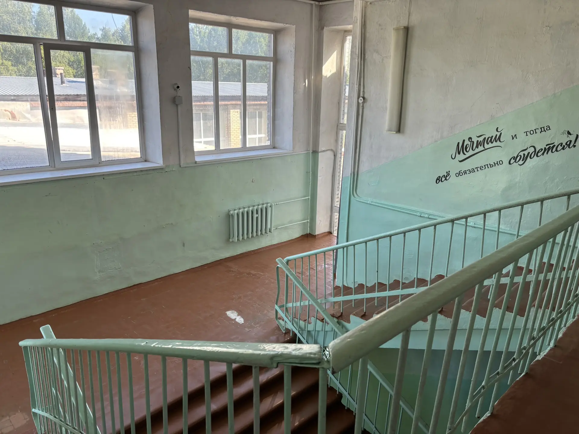 Все! Освободили все кабинеты, вывезли мебель, оборудование. К капитальному ремонту готовы!