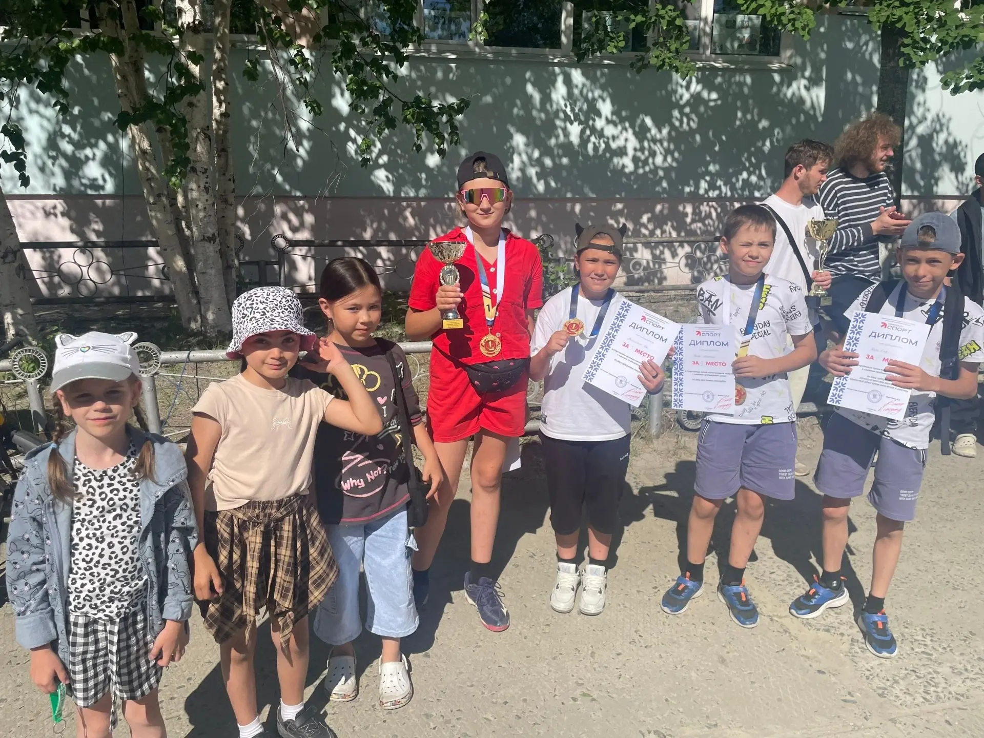 🏆 МЫ — ЧЕМПИОНЫ! 🥇

Ребята из лагеря «Новое поколение» принесли в школу главный кубок Спартакиады!
