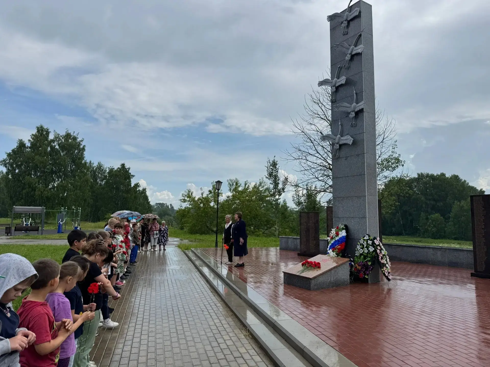 «Помним о важном»: как прошёл День памяти и скорби в нашем лагере.
 
Сегодня в лагере «Познавайка» н