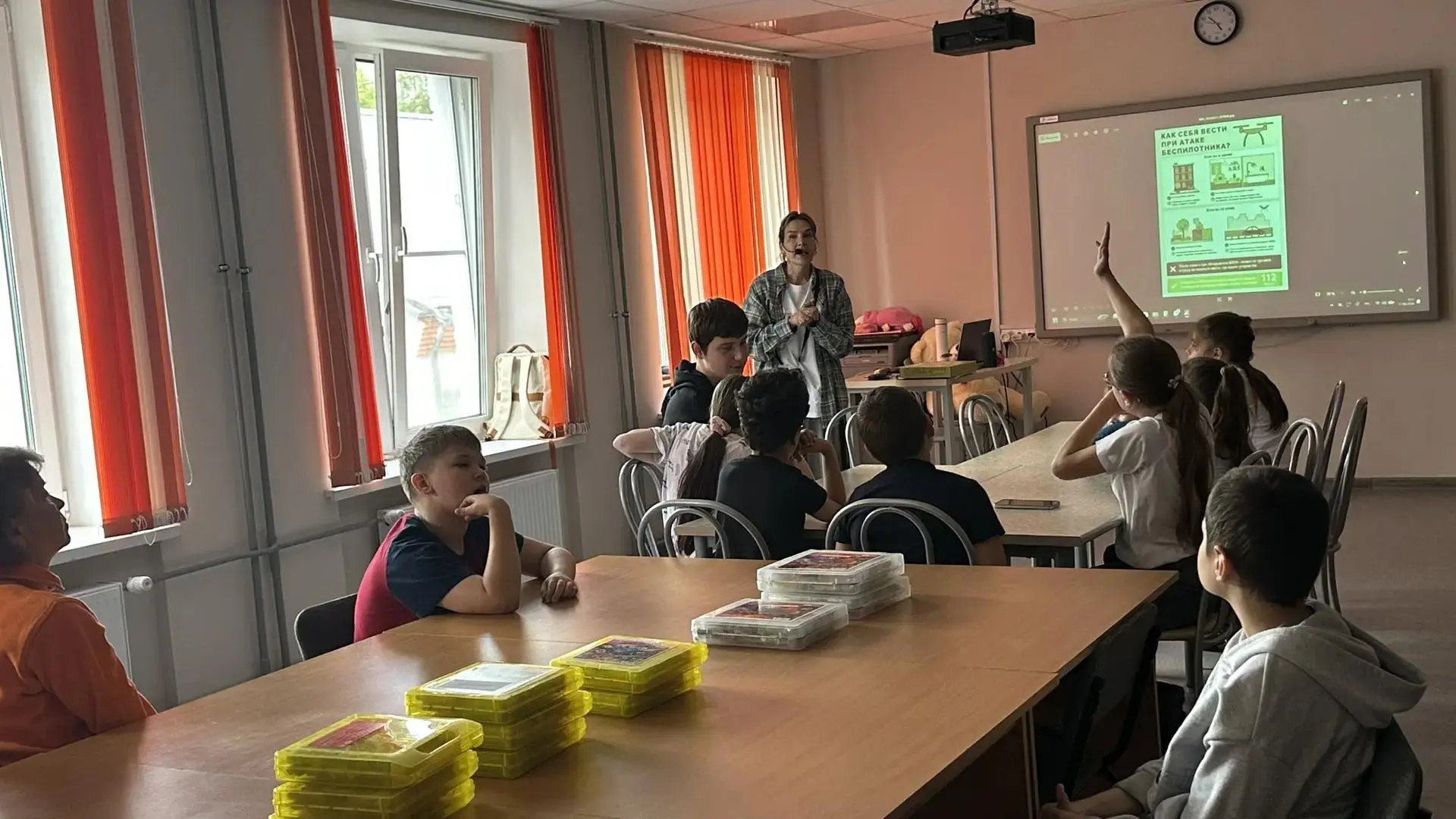 🧯🥪 Сначала правила безопасности, потом мультфильмы: идеальный день в «Солнышке»!

В нашем лагере ☀