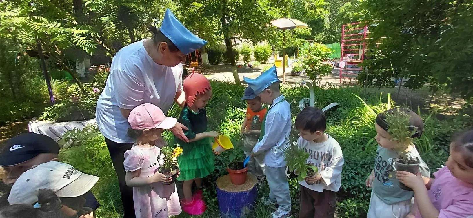 🗣️5 июня в нашем 🏡детском саду прошла ♻️экологическая акция "Сохраним 🌳 природу Ставрополья!"

🇷