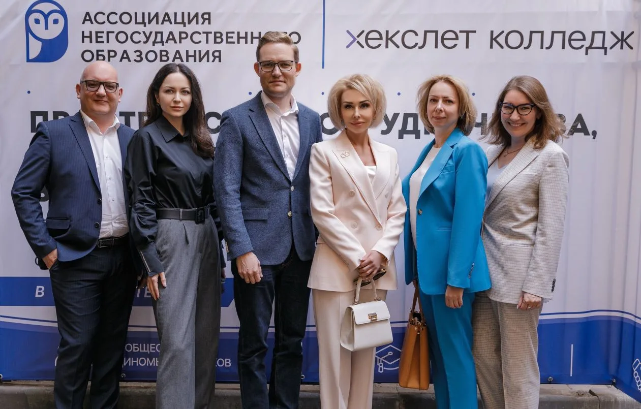 В диалоге с профессиональным сообществом 🤝

Администрация школы приняла участие в торжественной цер