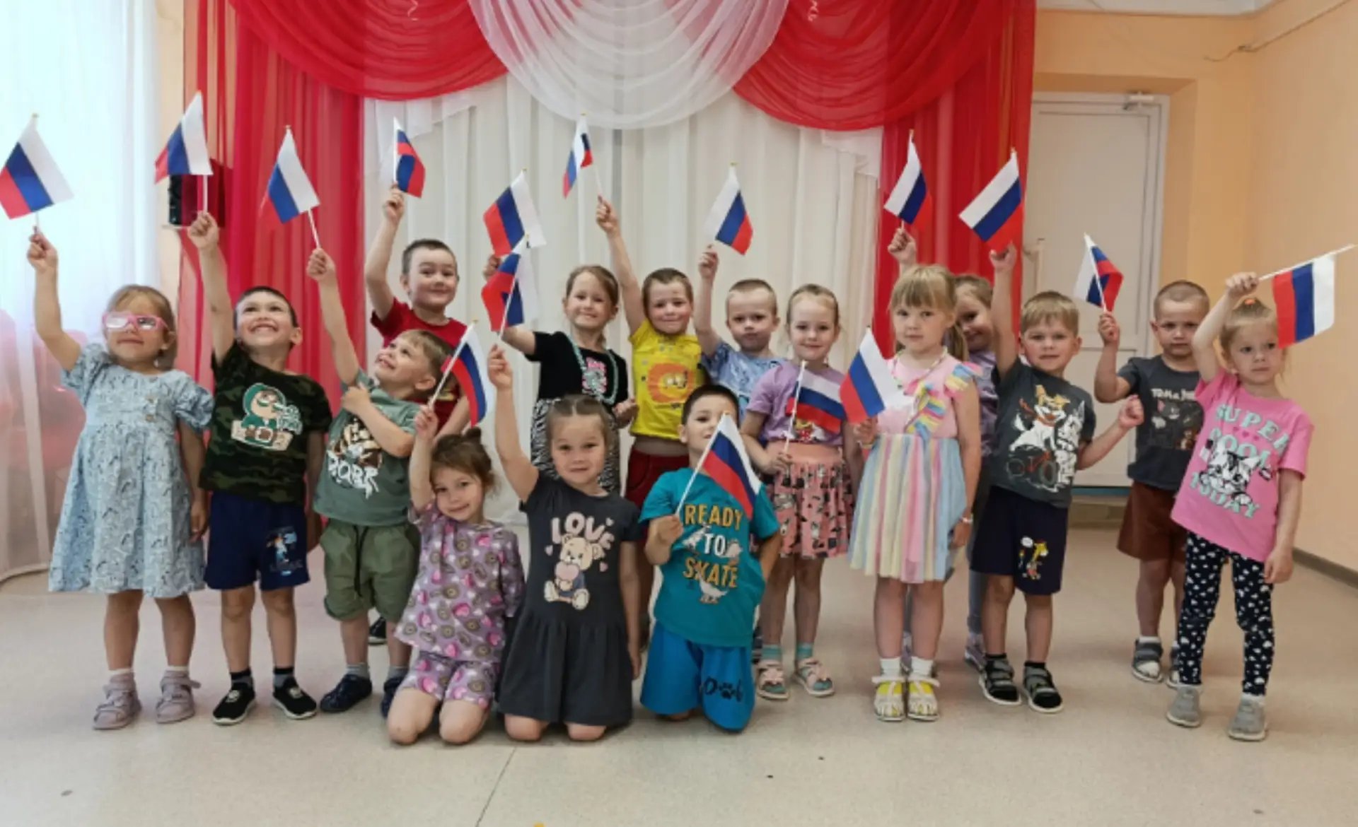 🇷🇺Есть день рождения у меня, 
Есть день рождения у тебя, 
Есть день рождения страны, 
В которой вс