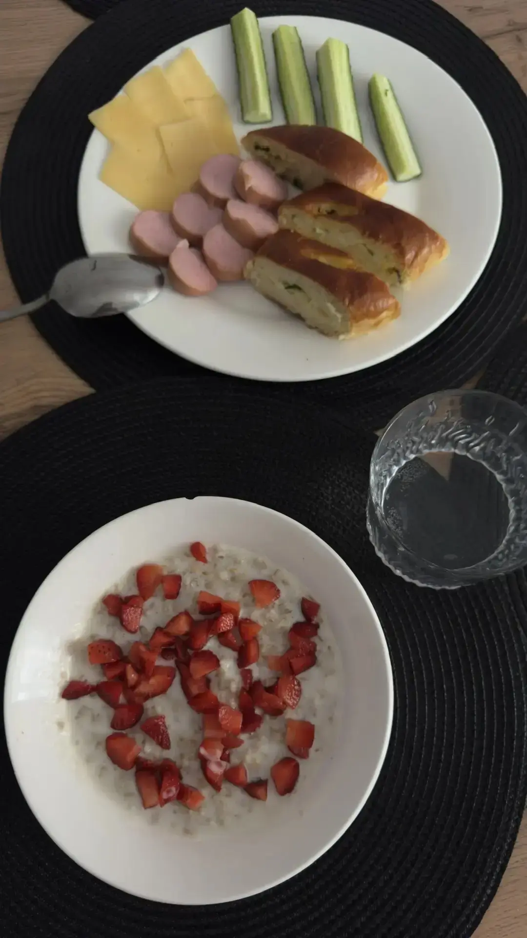 Это мог быть  кулинарный блог из Анапы , но Вова нишевый 😹😹😹

Ни обещанного канала «пророк Вова» 