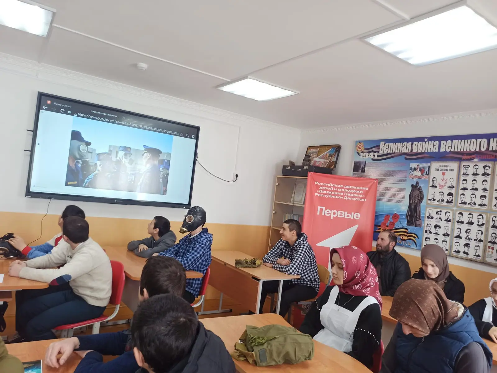 3 марта в МКОУ "Кунзахская ООШ" провели открытый урок учитель ОБЗР- Джабраилов Х. М., посвящённый вс