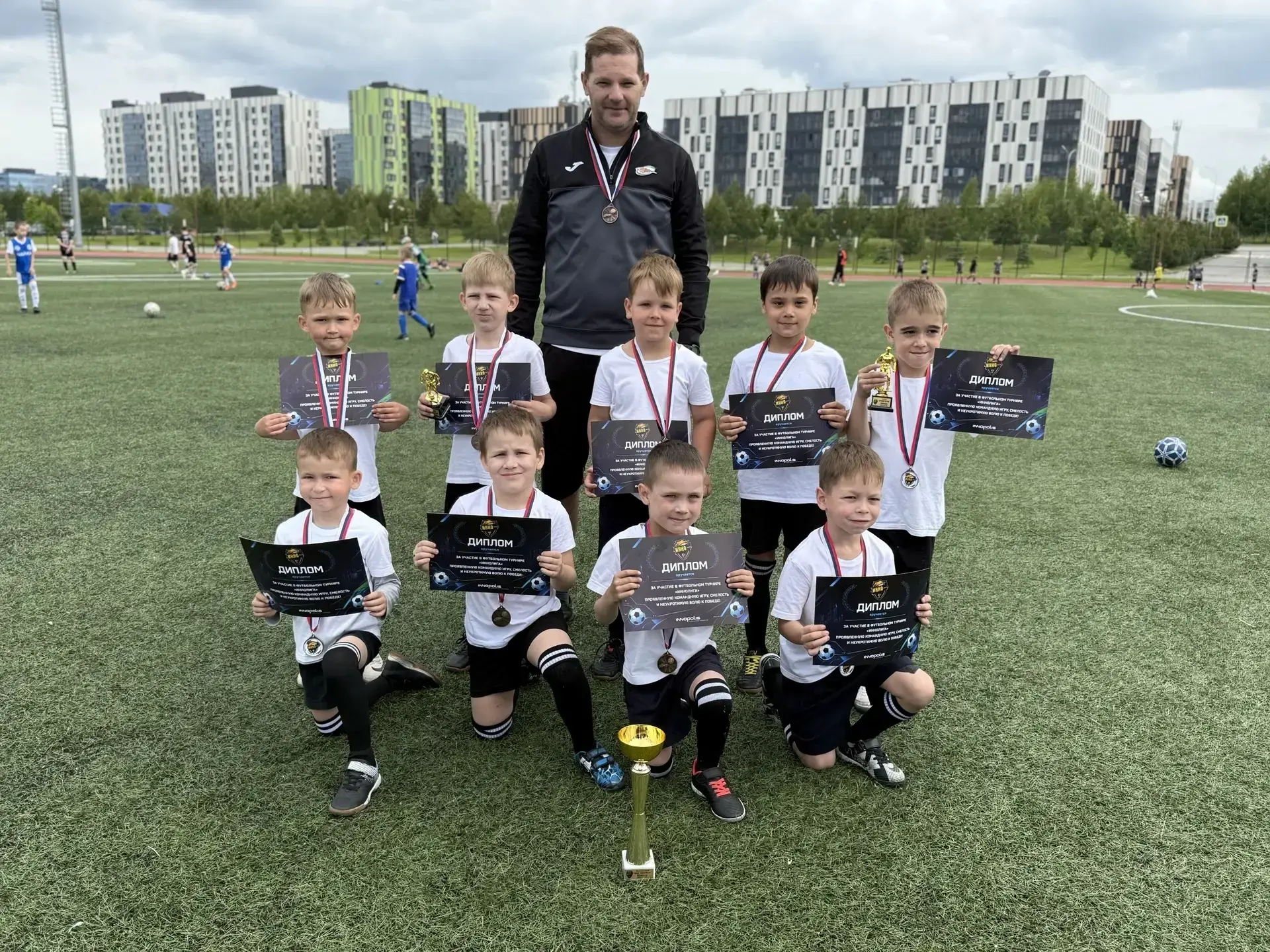 3‑е место в Серебряной лиге! 🏆
Наши самые юные футболисты — команда 2020 года — проявили командный 