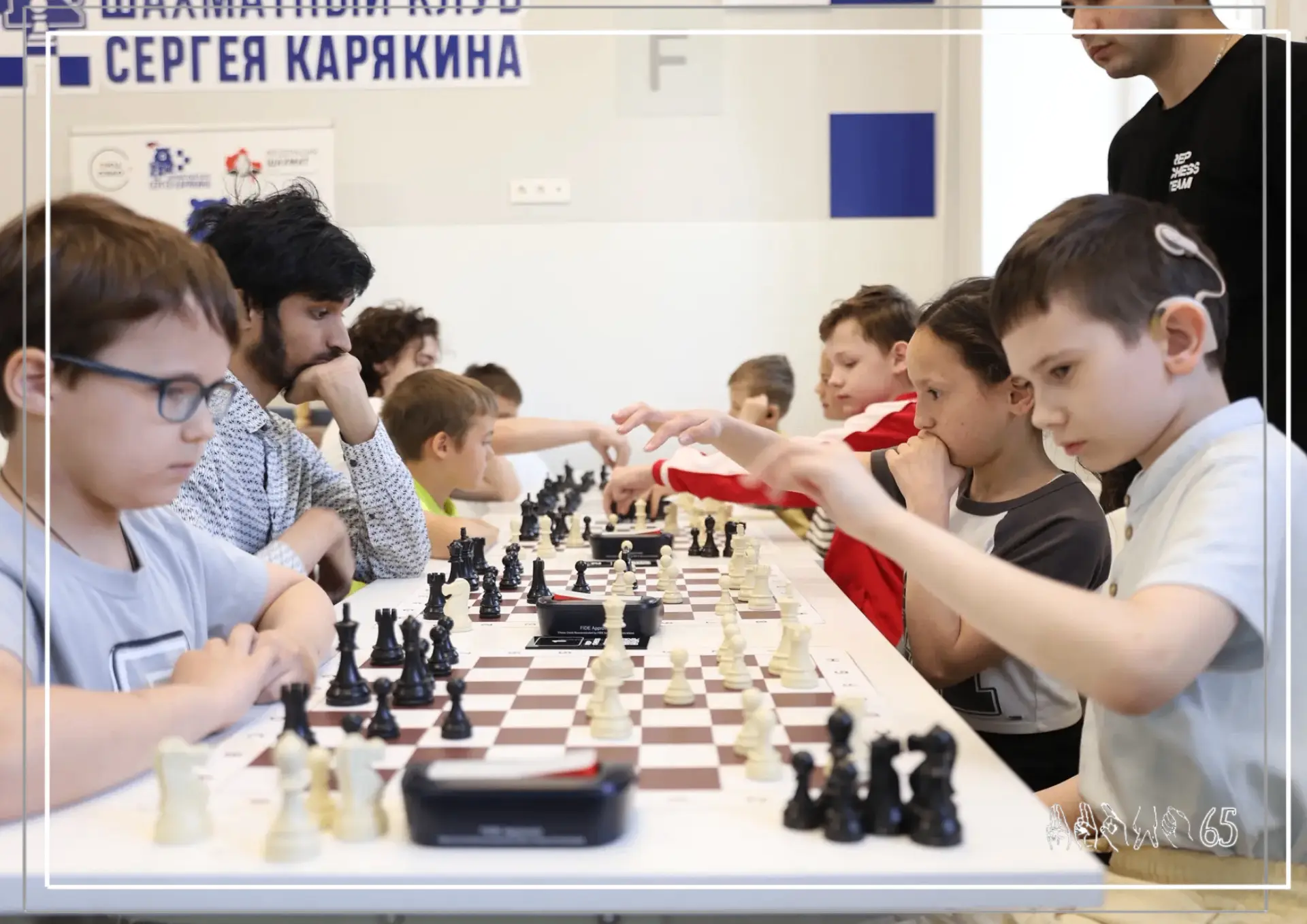 ♟️🏆6 июня в библиотеке шахмат в СЗАО г. Москвы состоялся детский инклюзивный турнир «Ход сильных», 