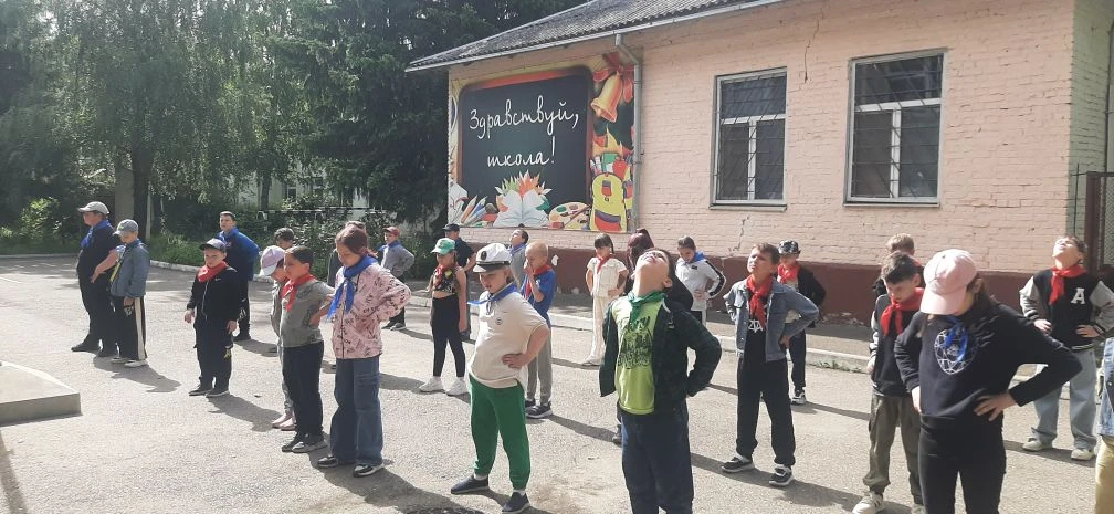 Новости нашего лагеря"Солнечный город! 🏫

☀️ 3 июня в нашей школе прошла традиционная утренняя заря