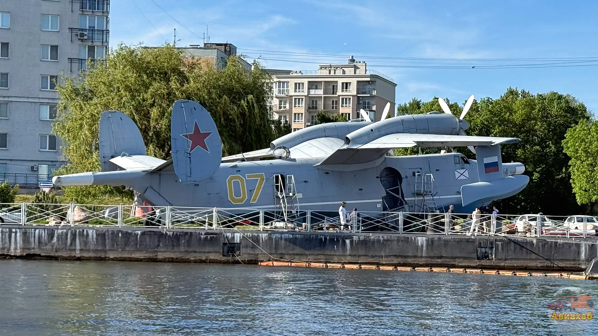 Я раньше думал - чего это Бе-12 назван "Чайка"? Ну он же бегемот несуразный. Не самолёт и не корабль