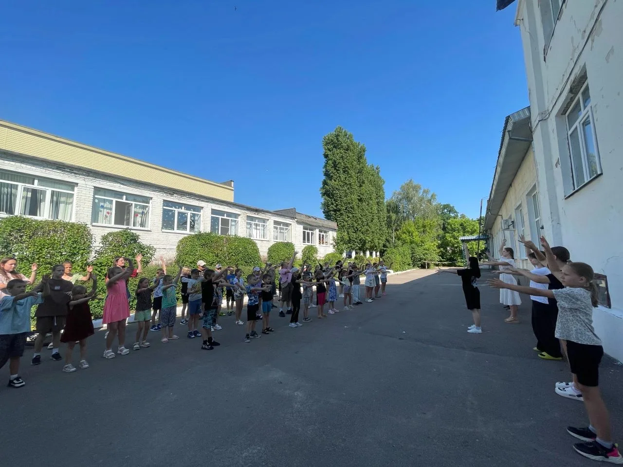 День 14-й: Праздник, спорт и отличное настроение! 🎉

Сегодня в нашем лагере наступил четырнадцатый,