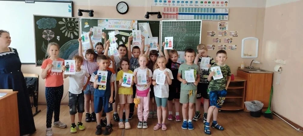 Наш насыщенный день в пришкольном лагере! 🌟Утро началось с бодрой и энергичной зарядки, после котор
