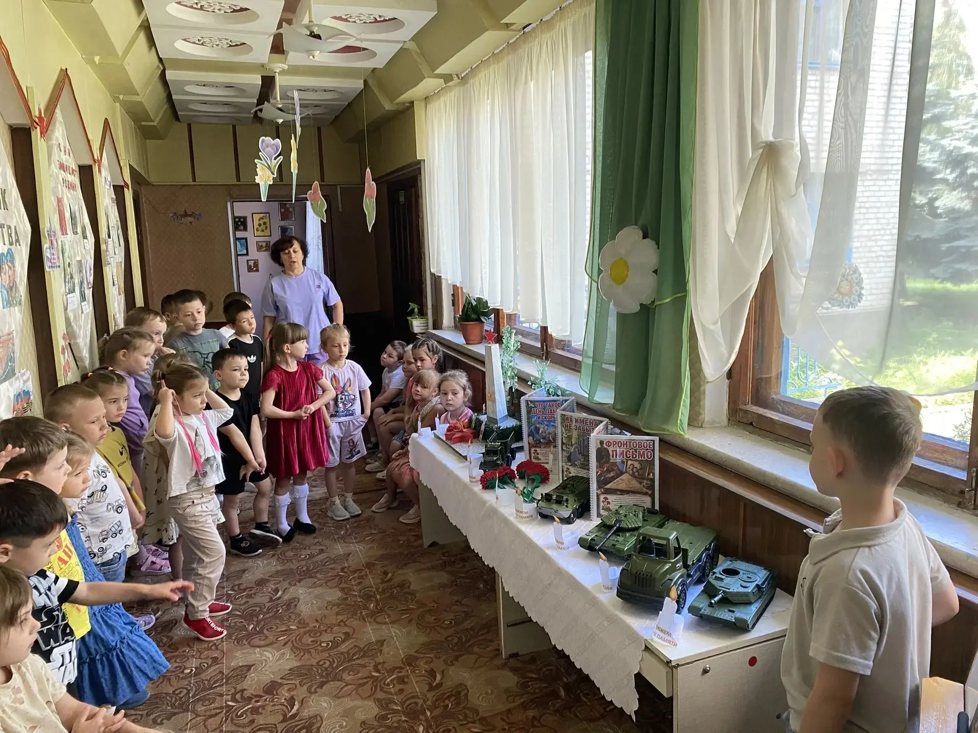 «Память в сердцах»: День памяти и скорби в детском саду
22 июня день памяти и скорби...Это одна из с