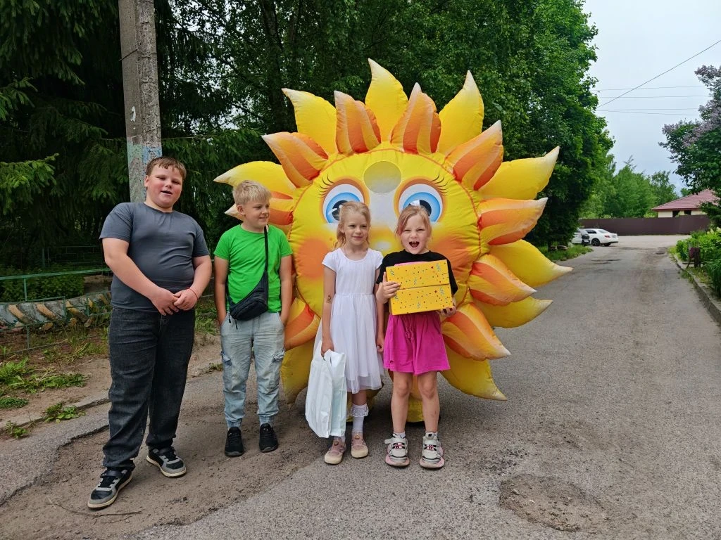 ⚡ Сегодня две замечательные сестрички из Снегирёвки, Анастасия и Есения, получили поздравления с днё
