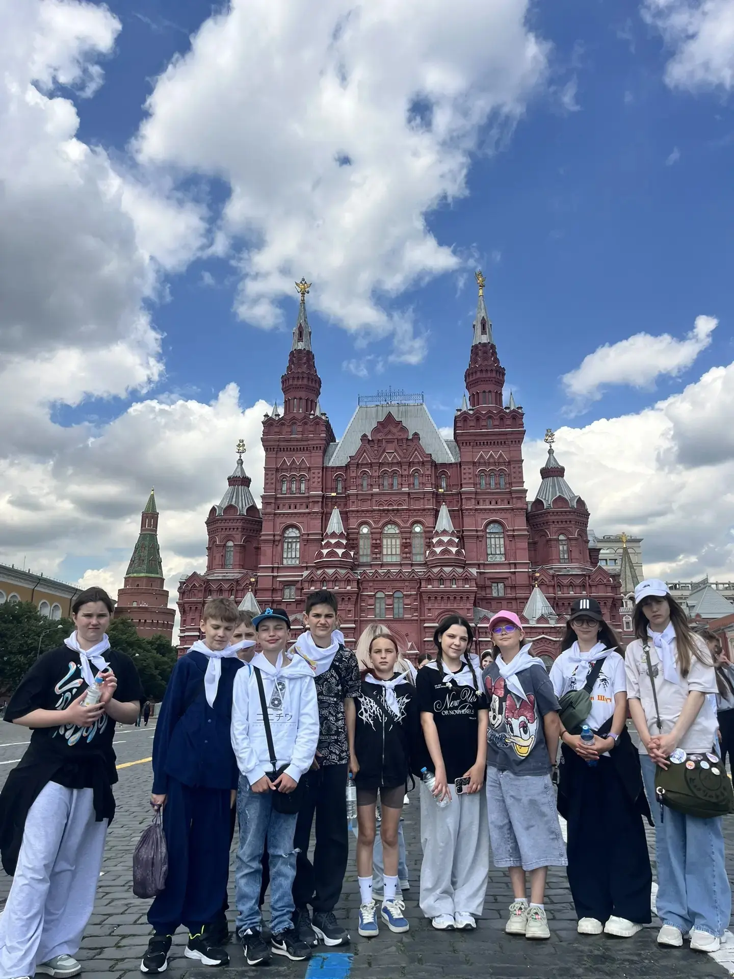 Поездка по программе «Мы — россияне»: первый день, полный открытий!

Ребята начали свое путешествие 