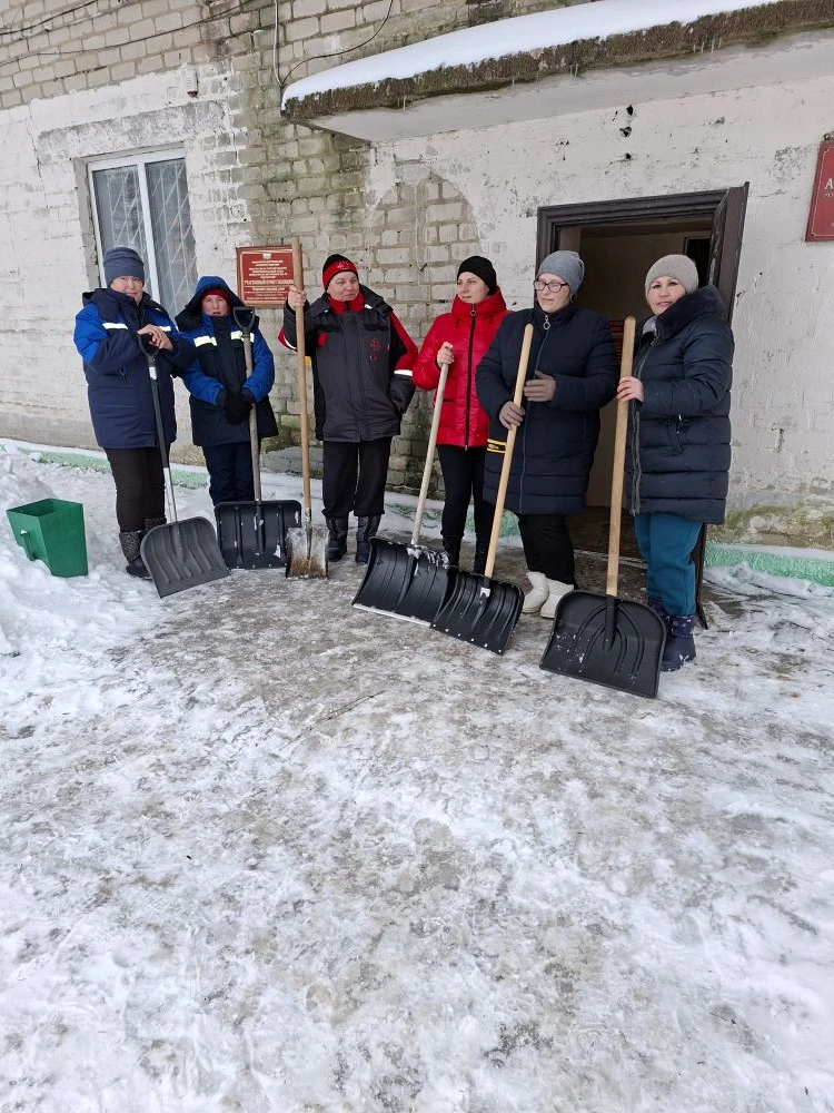 21 февраля в Озерском сельсовете прошёл общерайонный субботник. На улицы вышли работники администрац