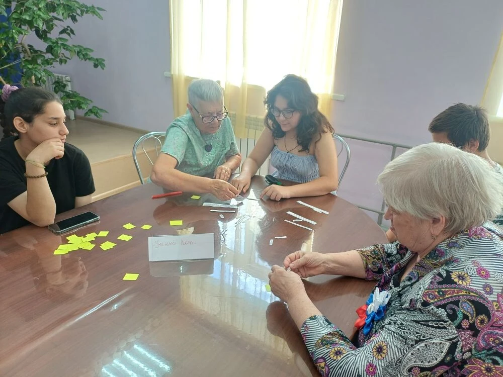 В отделении дневного пребывания граждан пожилого возраста и инвалидов ГБУ СО «Еланский ЦСОН» совмест