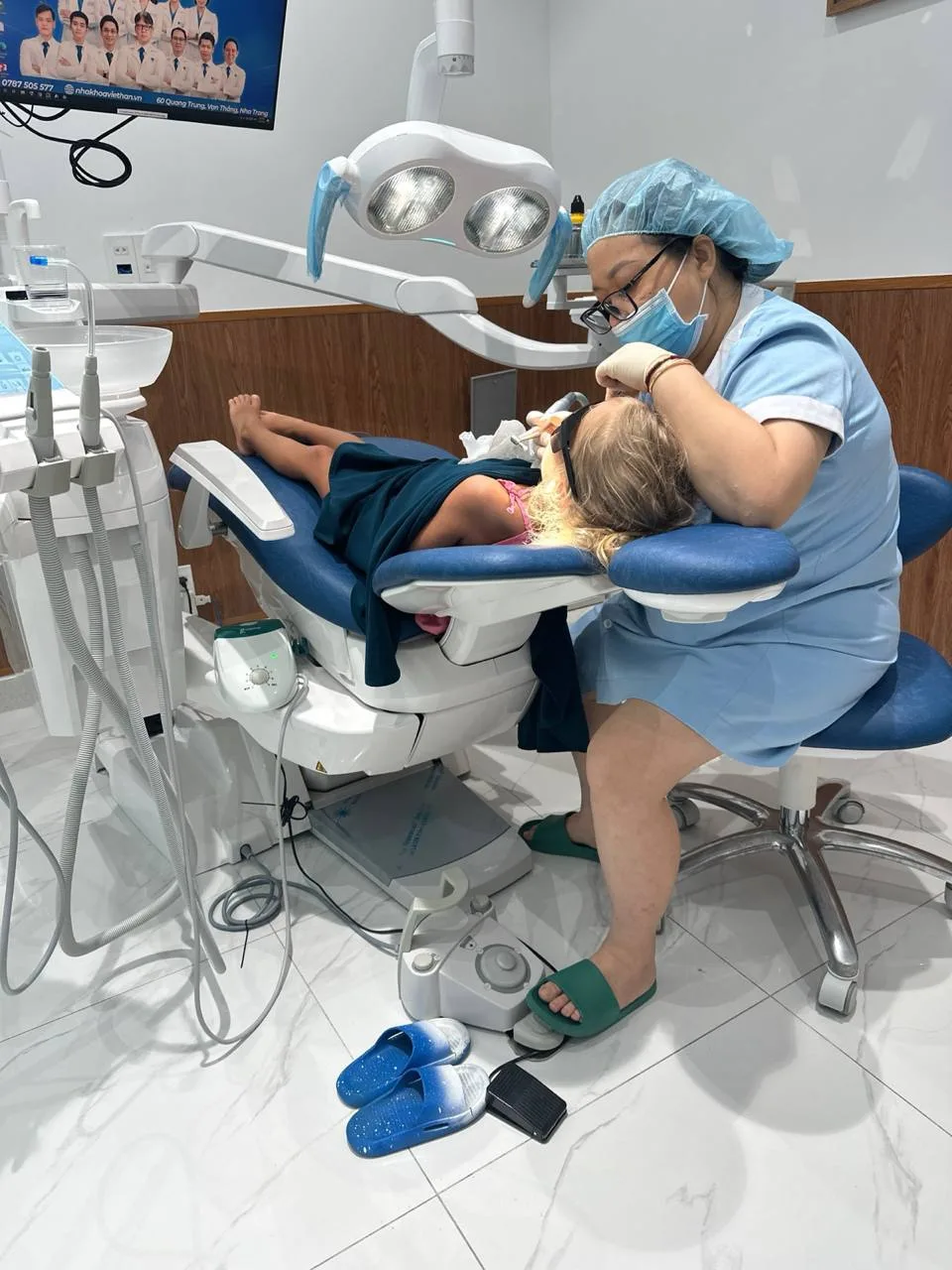 Сегодня мы закрыли все вопросы с зубами! 🦷

Ура! Я наконец-то установила коронку, вылечила весь кар