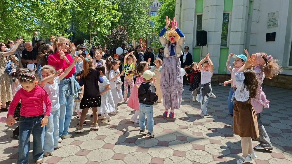 Сегодня, в Международный день защиты детей, коллектив Дагестанского государственного театра кукол об