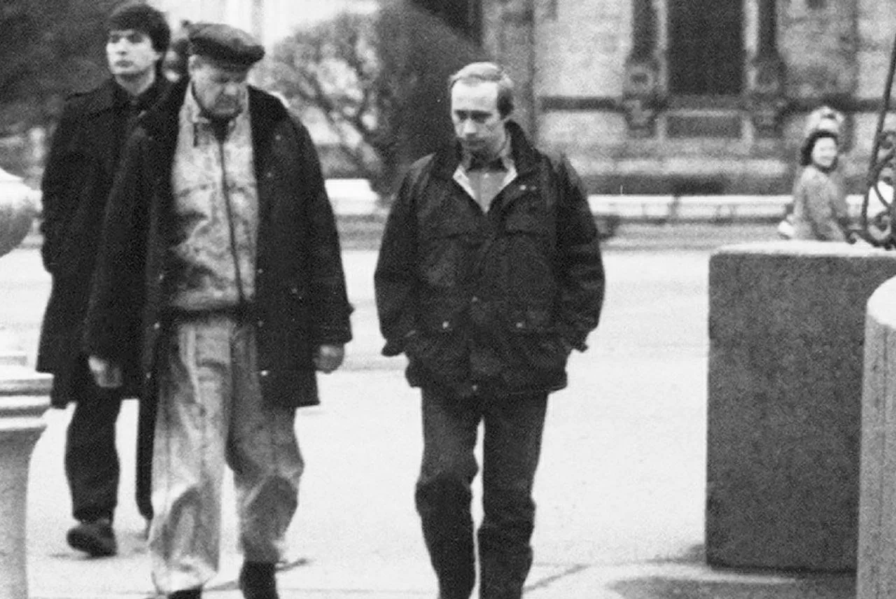 Мэр Санкт-Петербурга Анатолий Собчак со своим помощником Владимиром Путиным, Россия,1993 год.

Фотоа