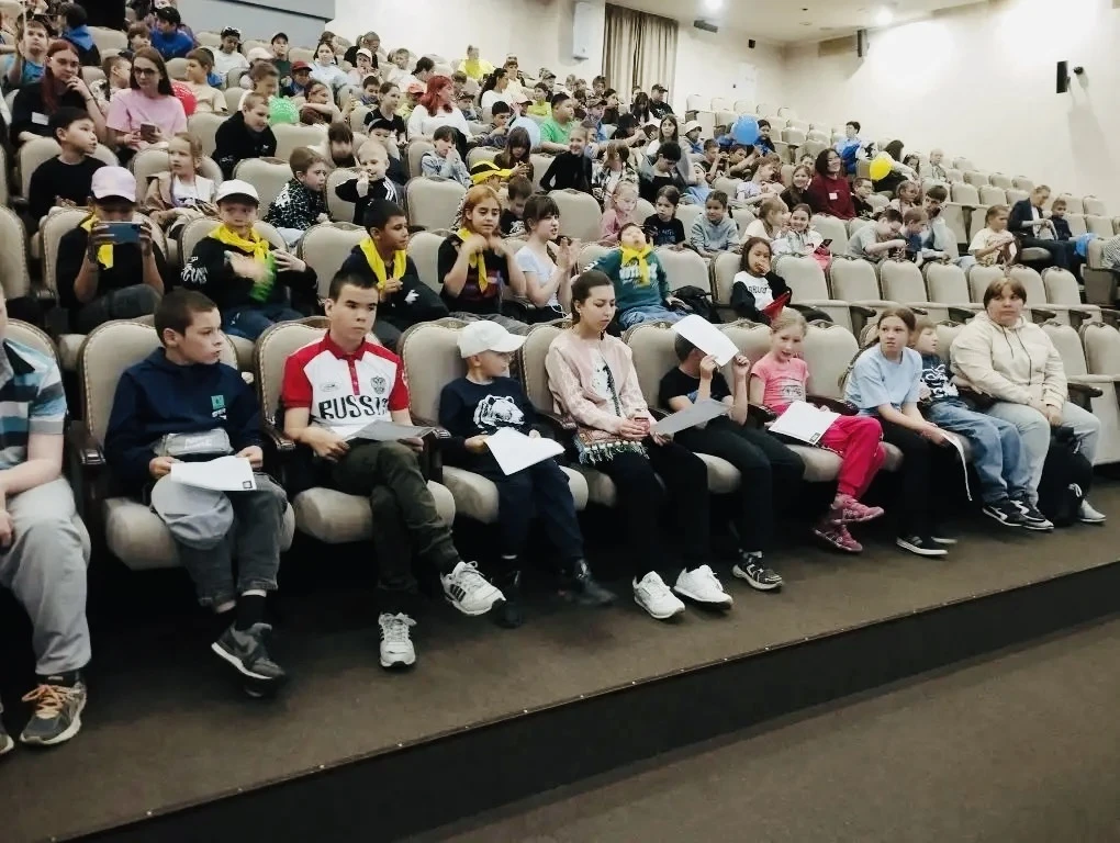 📣 Дорогие друзья! 📣
1 июня наш клуб «Тропинка» весело отметил День защиты детей в Абакане! 🥳
Ребя