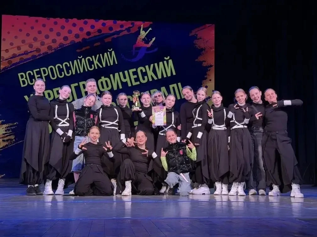 Фестиваль " 8 точек ". Из 49 команд команда Дубны 
завершили танцевальный  сезон дипломом Лауреатов 