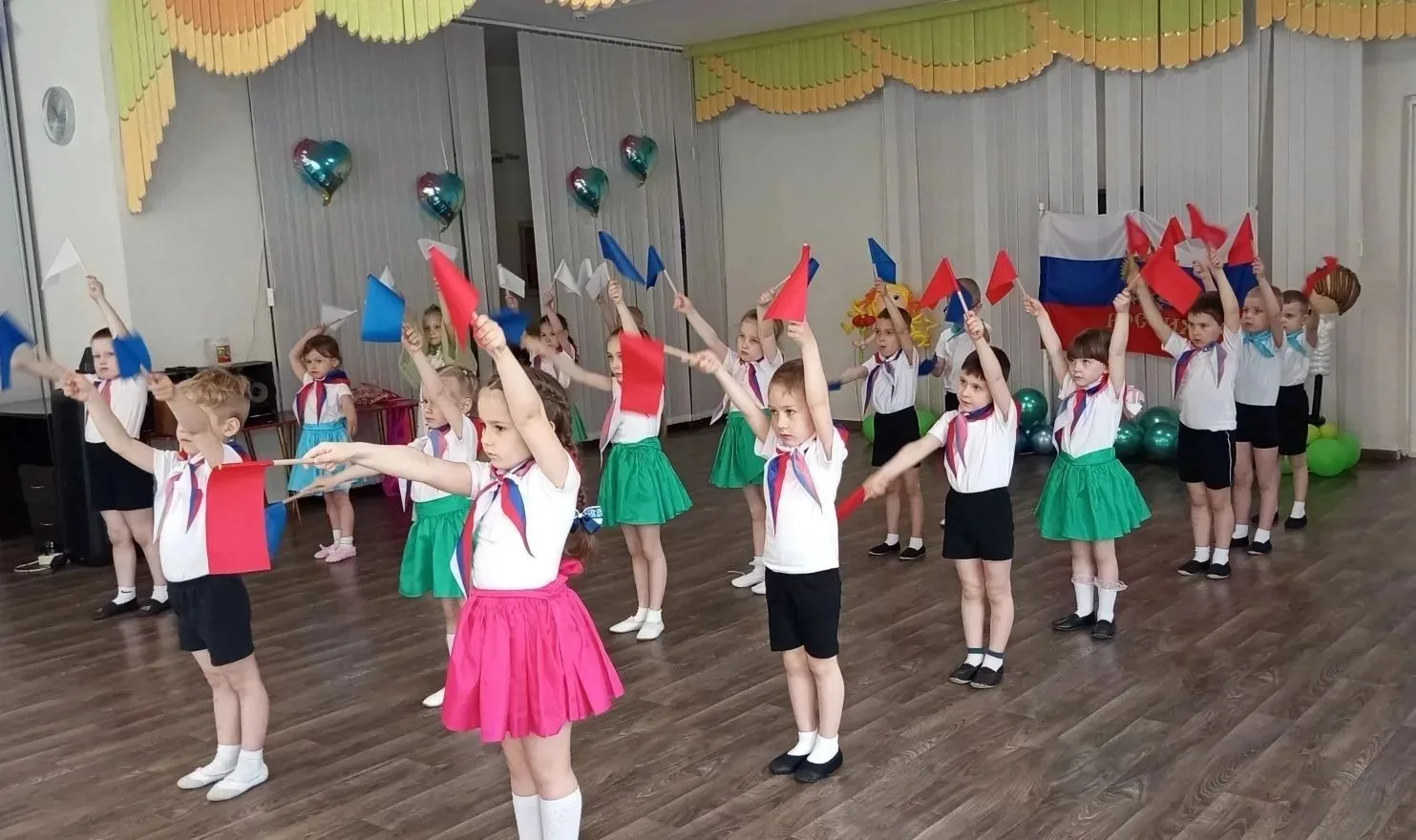 12 июня жители г. Комсомольска-на-Амуре отмечают главный государственный праздник — День России и Де