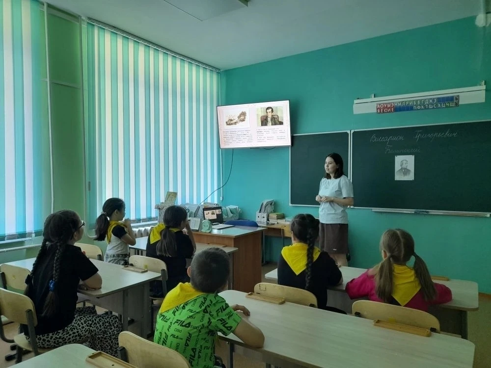 ✅Путешествие в мир литературы: как мы отметили 215-летие В.Г. Белинского в пришкольном лагере «Алые 