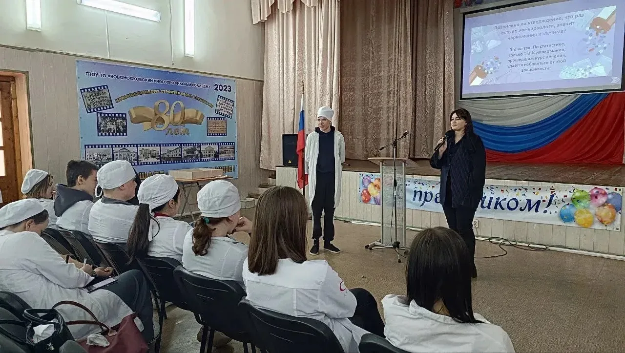 ☀️Молодежь против наркотиков☀️

📸 Сотрудники Дома культуры железнодорожников вместе со  студентами 