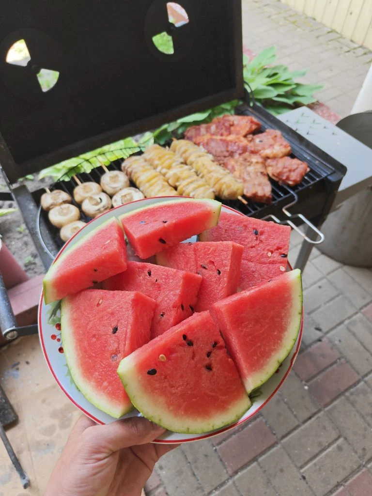 А - арбуз 🍉 
Люблю лето ❤
