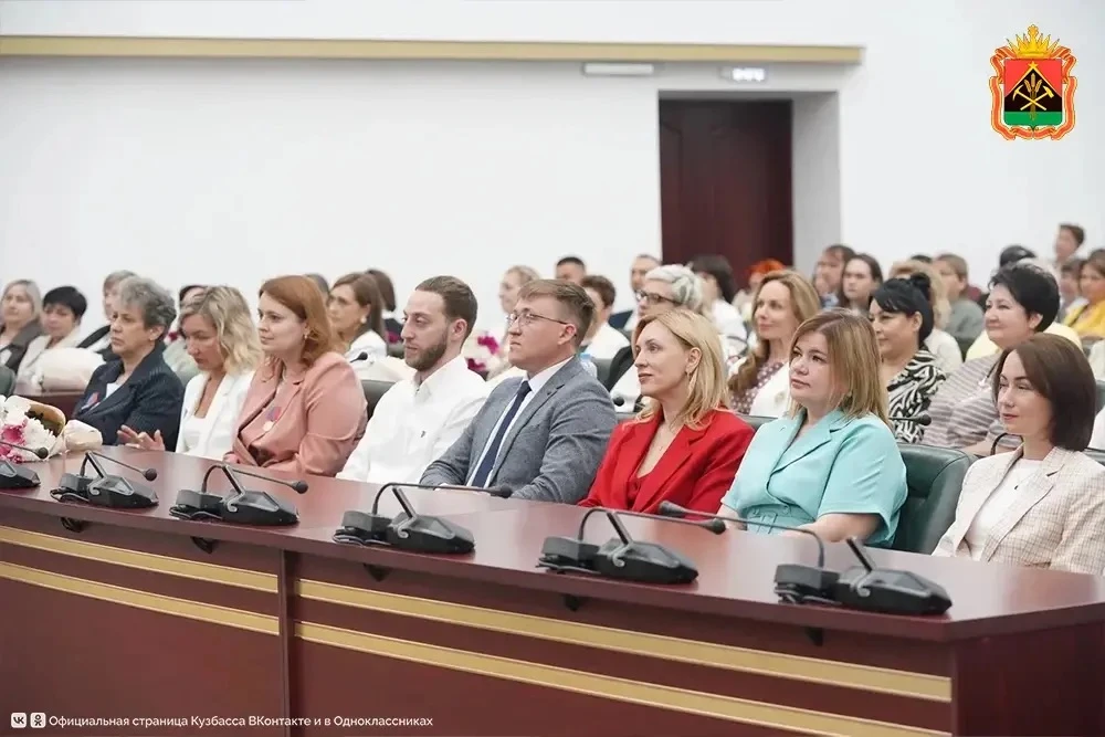 ❤️ Губернатор Илья Середюк наградил лучших медиков Кузбасса
 
В преддверии Дня медицинского работник