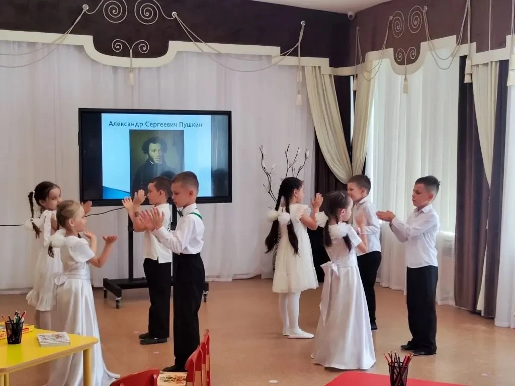 Пушкинский день в детском саду: праздник слова и творчества!

Каждый год, 6 июня, мы отмечаем особен